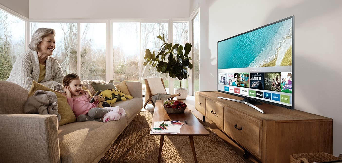 Телевизор в телевизоре в моем доме. Телевизор дома. Фото дом из телевизоров. Samsung TV Home. Обычный дом с теликом.