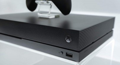 Consola Microsoft Xbox One X – cea mai puternică consola din lume – comparatie cu PS4 PRO